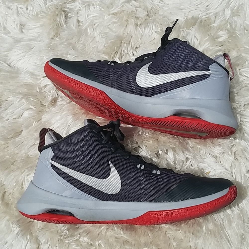 🤩🤩SOLD🤩🤩NIKE AIR VERSITLE  Dark/light Grey/Red